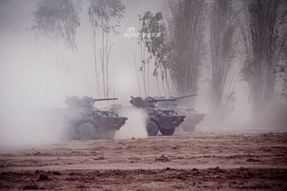 Do là phiên bản được thiết kế để dành riêng cho xuất khẩu, quân đội Ukraine không sử dụng bất cứ một chiếc BTR-3E1 nào. Thay vào đó, Thái Lan mới là quốc gia sử dụng nhiều thiết giáp loại này nhất với tổng cộng 121 chiếc. Nguồn ảnh: Sina.