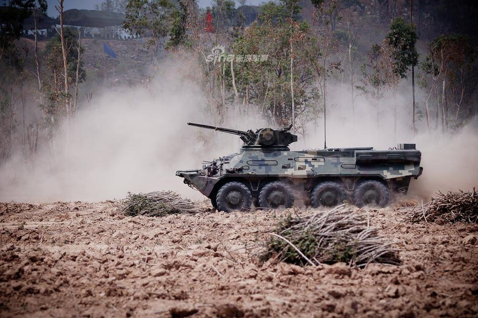 Thiết giáp BTR-3E1 được thiết kế với tháp pháo BM-3 Shturm. Hoả lực chính của tháp pháo này là một khẩu pháo tự động ZTM-1 có cỡ nòng 30mm được điều khiển từ phía trong xong. Nguồn ảnh: Sina.