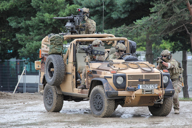 Kể từ tháng tư vừa rồi, Pháp mới bắt đầu triển khai các lực lượng tình báo của mình một cách "danh chính ngôn thuận" tới Syria và chính thức tham gia vào cuộc chiến tình báo chống IS cùng các đồng minh của mình tại đây. Nguồn ảnh: BI.