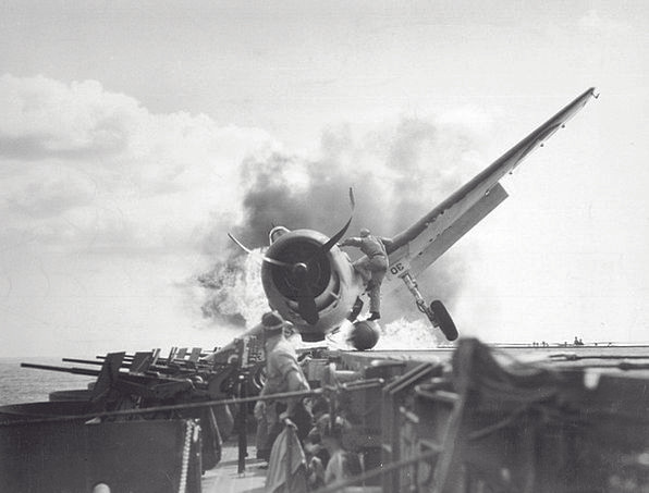 Một nguyên tắc cơ bản khi hạ cánh đó là mọi loại máy bay đều phải đẩy công suất động cơ lên tối đa khi máy bay bắt đầu tiếp xúc với mặt sàn. Nguồn ảnh: Thearchive.