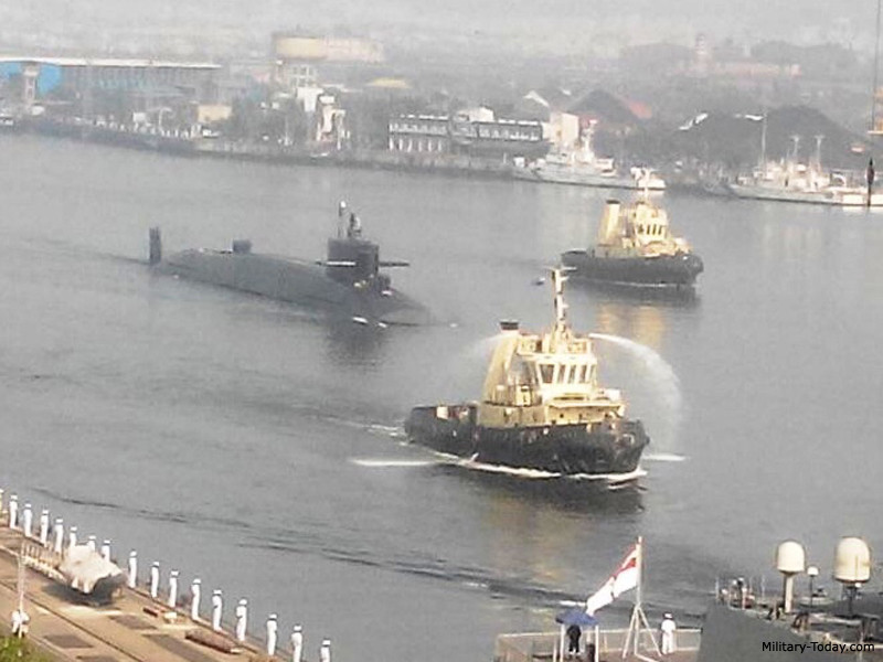 Đầu tiên phải kể tới loại tàu ngầm hạt nhân mang tên lửa đạn đạo do Ấn Độ tự nghiên cứu và đóng mới. Đây là lớp tàu ngầm Arihant, có độ giãn nước 6000 tấn và bắt đầu được Hải quân Ấn Độ cho vào biên chế từ năm 2016. Nguồn ảnh: INSnavy.