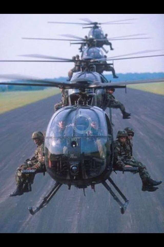 Một kiểu đổ bộ khác khi sử dụng các loại trực thăng cơ động cao đó là cho binh lính ngồi bên ngoài cánh trực thăng. Kiểu đổ bộ này tỏ ra cực kỳ hiệu quả khi binh lính có thể "xuống xe" một cách nhanh chóng. Nguồn ảnh: QQ.