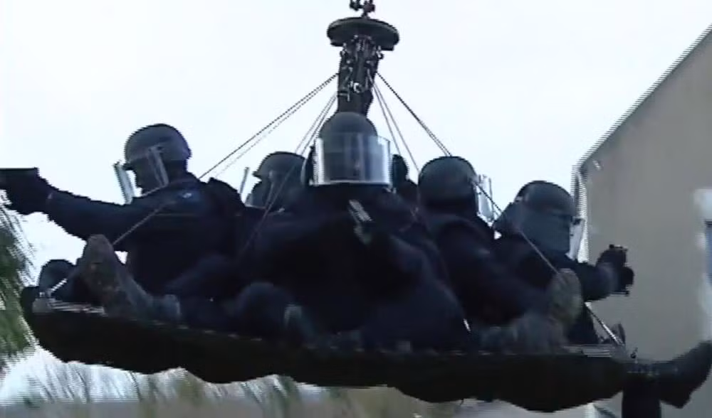 Một tấm lưới vận chuyển binh lính này có thể chở theo cùng lúc lên tới 7 lính kèm theo đầy đủ trang thiết bị. Nguồn ảnh: QQ.