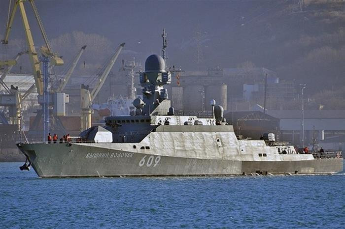 Buyan-M được trang bị hệ thống radar quét mảng MR-352 Pozitiv kèm theo hệ thống điều khiển hoả lực 5P-10-03 Laska. Đối với tác chiến chống ngầm, tàu được trang bị hệ thống thuỷ âm Anapa-M. Nguồn ảnh: TASS.