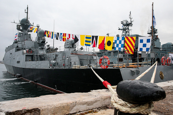 Theo đó Hải quân Nga vừa biên chế thêm tàu hộ vệ Orekhovo-Zuyevo được trang bị tên lửa Kalibr cho Hạm đội Biển Bắc hôm 10/12 vừa qua. Đây là tàu hộ vệ tên lửa thuộc lớp Buyan-M thứ hai được Nga đưa vào trang bị trong năm nay. Nguồn ảnh: TASS.