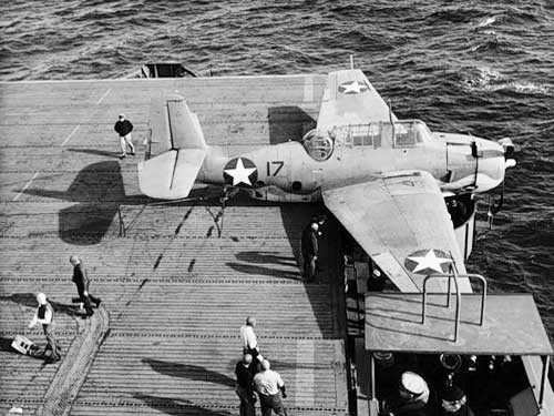 Tới 18:20 phút - thời điểm mà 5 chiếc chiến đấu cơ TBM Avenger hết nhiên liệu - bốn tiếng kể từ khi xuất phát và hai tiếng kể từ khi phát tín hiệu cuối cùng cho mặt đất, đài kiểm soát không lưu lại thu được một đoạn sóng vô tuyến ngắn. Nguồn ảnh: Vanced.