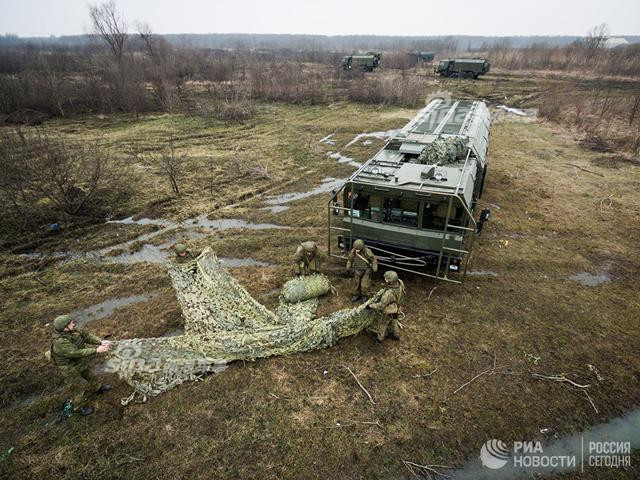 Phiên bản xuất khẩu của tên lửa Iskander được biết tới với tên gọi Iskander-E. Phiên bản xuất khẩu này lần đầu tiên được Nga xuất khẩu sang Armenia - một quốc gia nằm trong hiệp ước an ninh chung CSTO do Nga đứng đầu. Nguồn ảnh: RIA.