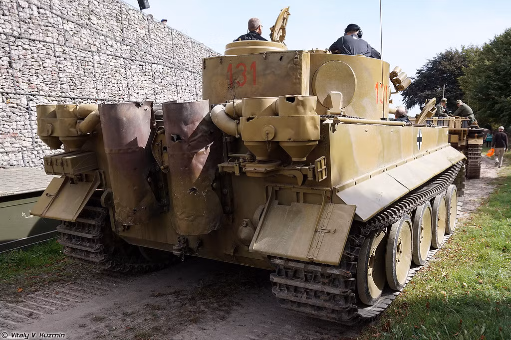 Khi tới mặt trận, chiếc xe tăng này được gia nhập vào Trung đội số 3, Đại đội số 1 Lữ đoàn thiết giáp hạng nặng 504 và chiến đấu trong chiến dịch Bắc Phi. Nguồn ảnh: Vitaly.