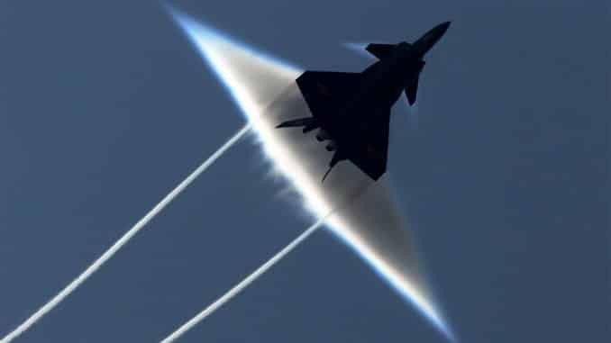 Với loại máy bay ném bom chiến lược, Trung Quốc dự tính trong năm 2019 tới đây sẽ cho vào biên chế những chiếc H-20 đâu tiên - loại máy bay ném bom chiến lược do Trung Quốc tự sản xuất, dự kiến sẽ dần thay thế các máy bay ném bom H-6K vốn đã phục vụ Không quân nước này từ những năm 60 của thế kỷ trước tới nay. Nguồn ảnh: Military.