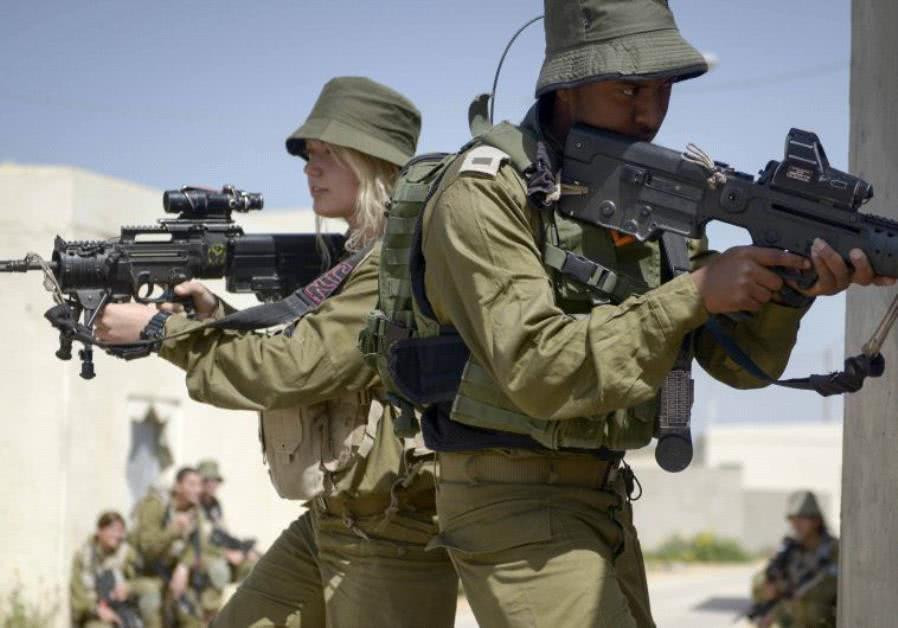 Quân sự hoá (Militarization) là một thuật ngữ được sử dụng để chỉ sự phát triển trong lĩnh vực quân sự, sự gia tăng về số lượng quân, trang bị vũ khí, ngân sách quốc phòng và sự hung hăng trong chính sách đối ngoại về mặt quân sự của mỗi quốc gia. Dưới đây là năm quốc gia trên thế giới có tốc độ quân sự hoá nhanh nhất thế giới hiện nay. Nguồn ảnh: QQ.