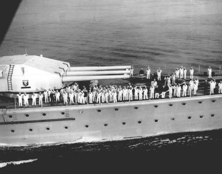 Tàu Graf Spee được chỉ huy bởi thuyền trưởng Hans Langsdorff đã đánh chìm ba tàu vận tải trước đó, nhấm chìm xuống biển khoảng nửa triệu tấn hàng hoá của Anh đang trên đường từ châu Á về nước. Nguồn ảnh: BI.