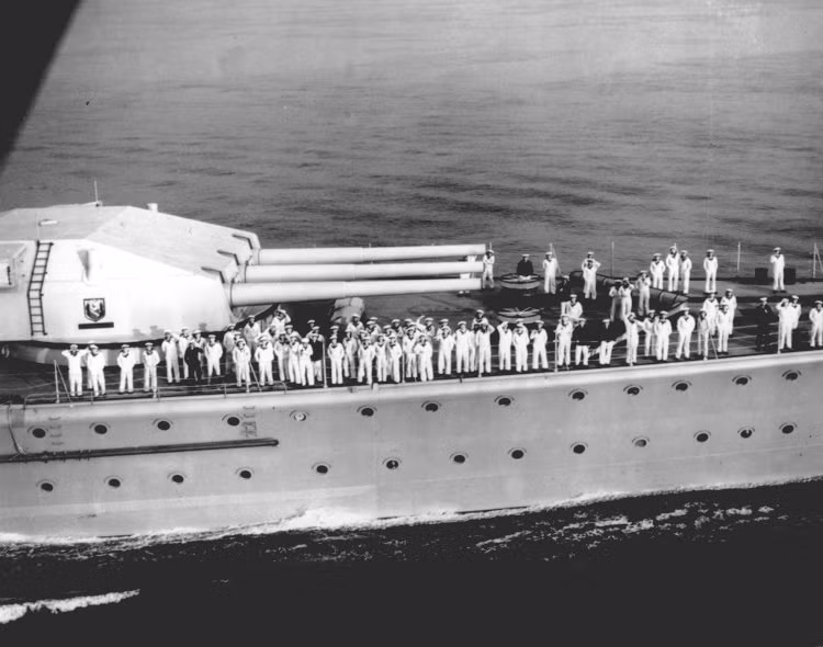 Tàu Graf Spee được chỉ huy bởi thuyền trưởng Hans Langsdorff đã đánh chìm ba tàu vận tải trước đó, nhấm chìm xuống biển khoảng nửa triệu tấn hàng hoá của Anh đang trên đường từ châu Á về nước. Nguồn ảnh: BI.