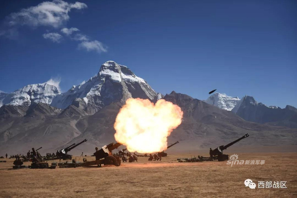 Tầm bắn với đạn nổ mảnh, nổ mạnh của loại pháo này là 17,4 km trong khi đó với đạn phản lực, tầm bắn có thể vươn xa lên tới 22 km. Ở khoảng cách 3 km, đầu đạn nổ mạnh có thể xuyên qua 250 mm thép cán đồng nhất. Nguồn ảnh: Sina.