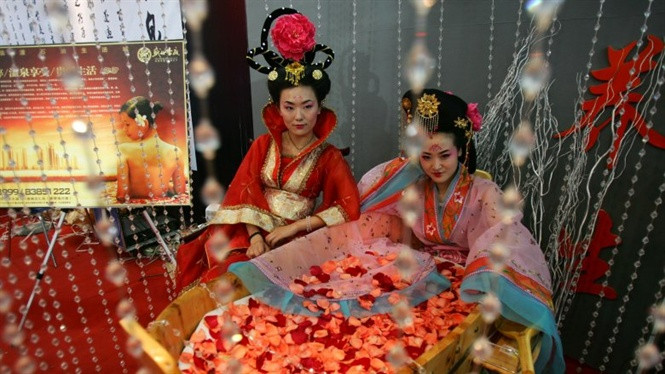 Các vua chúa triều Thanh có tới hơn 9.000 cung tần mỹ nữ sống trong Tử Cấm Thành.