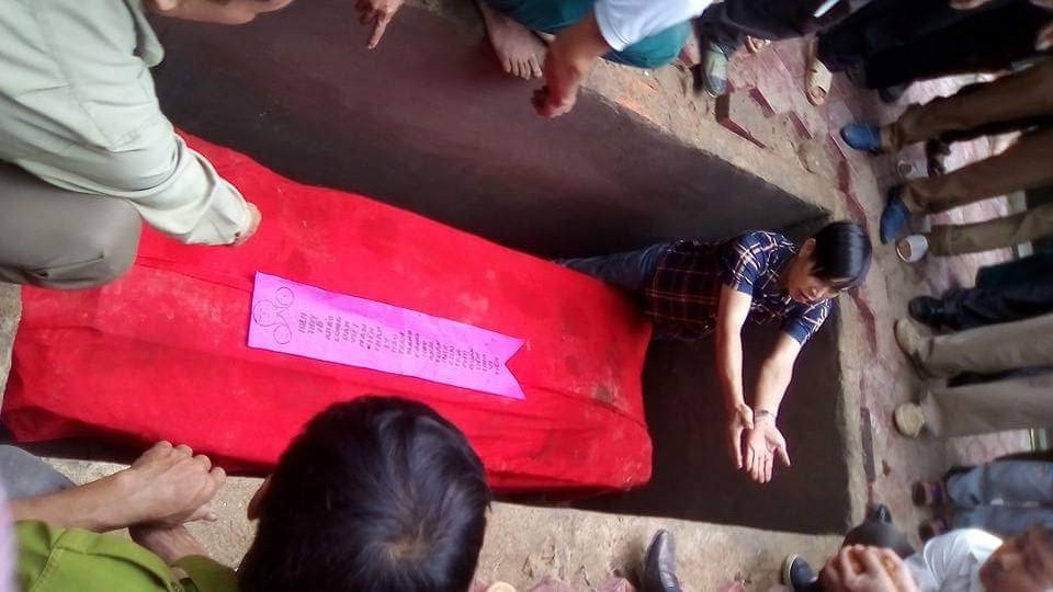 Ngôi mộ bí ẩn khiến mọi người bất ngờ.