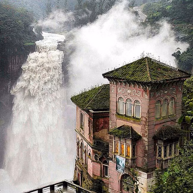 Khách sạn bỏ hoang Del Salto nằm cạnh thác nước tuyệt đẹp ở San Antonio del Tequendama, Colombia.
