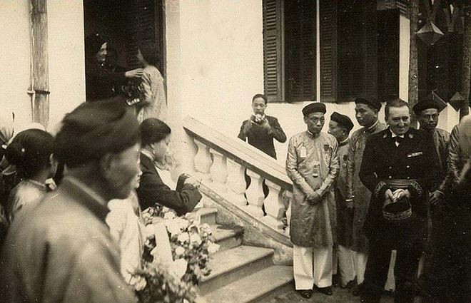 Nhà gái tới Huế.