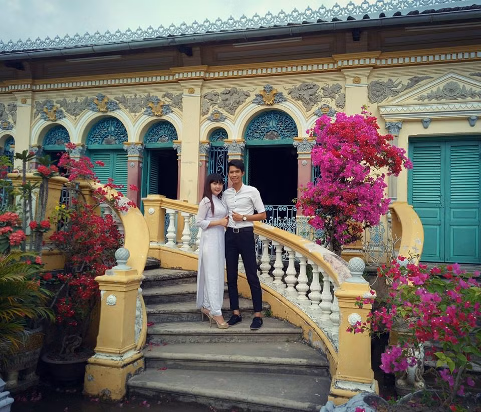 Với vẻ đẹp và giá trị lịch sử của nhà cổ Bình Thủy đã trở thành một điểm tham quan ưa thích với du khách trong và ngoài nước khi đặt chân đến thành phố Cần Thơ.