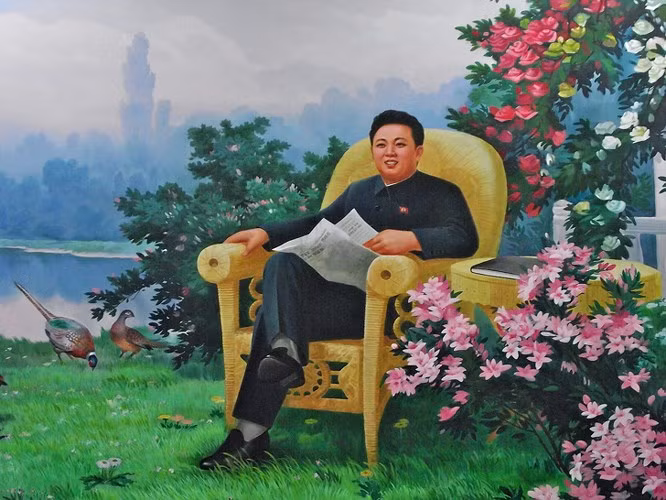 10. Kim Jong-il là một nghệ thuật gia: Cựu lãnh đạo Triều Tiên Kim Jong-il thực sự quan tâm đến âm nhạc và thậm chí còn sáng tác được khoảng 6 vở opera trong thời gian cầm quyền. Hơn nữa, ông đã viết một cuốn sách, về nghệ thuật điện ảnh, được coi là công trình có thẩm quyền về làm phim nhất Bắc Triều Tiên. Ông cũng là tác giả của nhiều cuốn sách văn học khác.