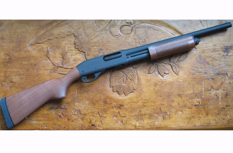 Remington M870 được thiết kế và đưa vào sử dụng trong thập niên 1950. Trong chiến tranh Việt Nam Mỹ cũng sử dụng súng shotgun, chúng được trang bị cho lực lượng đặc biệt của Mỹ.