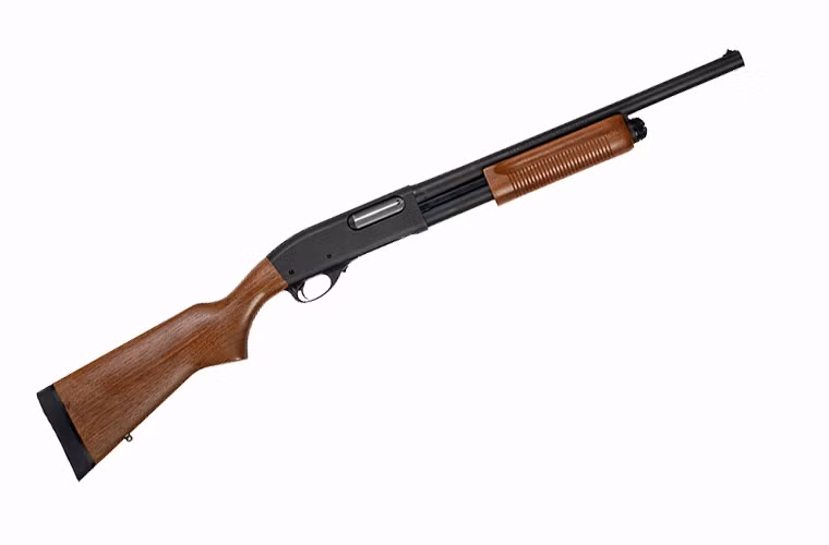 Ưu điểm của súng shotgun trong tác chiến tầm gần là hỏa lực cực mạnh do cỡ đạn lớn, với động năng lớn súng có thể phá hủy cánh cửa đóng để cho lực lượng tiến vào bên trong. Hoặc triệt tiêu nhanh mục tiêu nguy hiểm.
