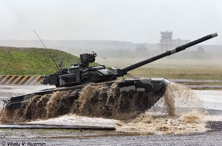 Khả năng cơ động của T-90A cũng có dịp thử lửa tại mặt trận nhiều tòa nhà như ở Aleppo – vốn là nơi không phải phù hợp với tác chiến xe tăng.