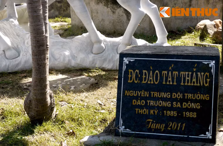 Ky la cot moc chu quyen Truong Sa Dong dat trong nha-Hinh-5