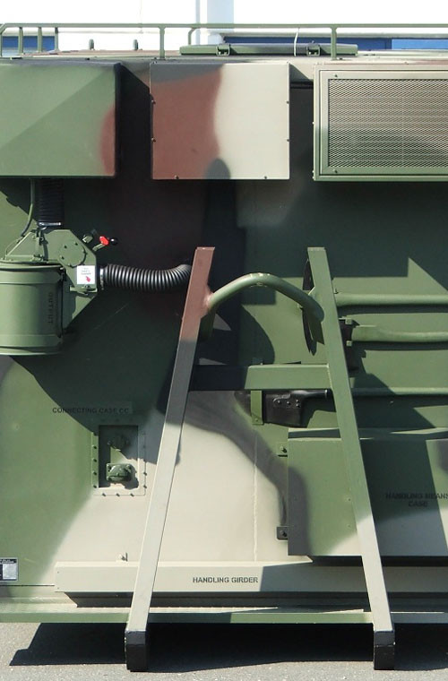 Cận cảnh khí tài VERA-E kết cấu kiểu module, có thể tách rời khỏi xe chở hoặc lắp lên.