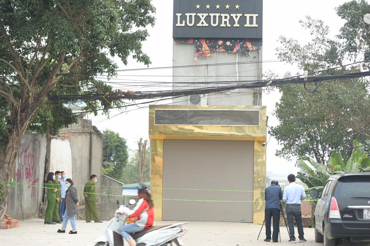 Hiện vụ đang hát karaoke 1 người cầm dao đâm chém loạn xạ, 3 người chết đã được chuyển lên Công an tỉnh Hòa Bình thụ lý điều tra.