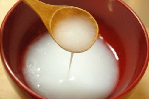 Có người cho rằng ăn cháo uống sữa sẽ bổ sung chất dinh dưỡng. Tuy nhiên, các nhà khoa học khuyến cáo cách ăn uống này không khoa học mà phải dùng riêng từng loại thực phẩm sẽ tốt hơn. 