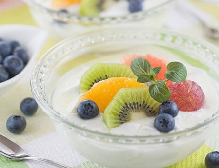 Khi thức ăn này được tiêu hóa chung trong dạ dày sẽ tạo thành vị chua làm giảm tiêu hóa dẫn tới mất cân bằng trong tiêu hóa. Thậm chí sản sinh ra chất độc trong dạ dày nên vô cung nguy hiểm cho sức khỏe. 