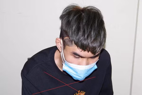 Nu sinh lop 10 bi ban trai bop co chet: Ngoai an... den bu the nao?