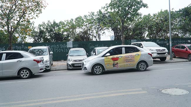 Trao đổi với PV, Trưởng Công an phường Mễ Trì - Nguyễn Quang Chung nói: "Về vấn đề này anh biết rồi, anh đang có đề xuất UBND phường Mễ Trì...". Khi hỏi thêm về trách nhiệm và công tác xử lý, ông Chung từ chối trả lời qua điện thoại và sẽ trả lời trực tiếp.