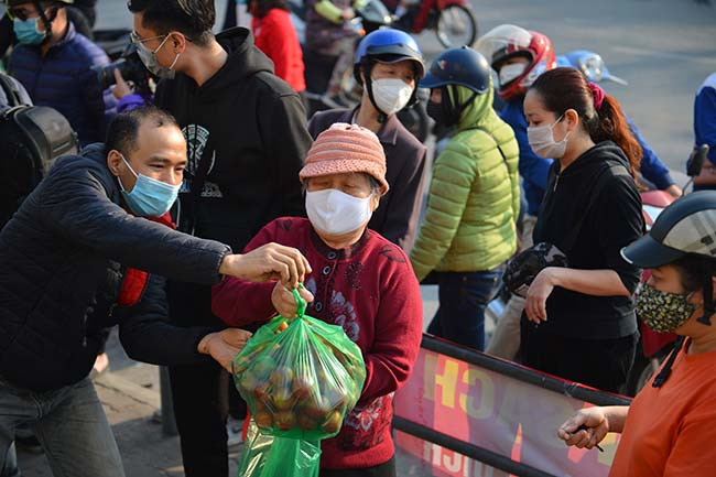 Theo thống kê, trên địa bàn tỉnh Hải Dương còn 4.087 ha rau vụ đông đang đến kỳ thu hoạch với sản lượng khoảng 90.767 tấn, chủ yếu là hành 55.902 tấn (80% bảo quản nông hộ, 20% chế biến tại tỉnh); cà rốt 26.766 tấn (90% xuất khẩu, 10% tiêu thụ nội địa); rau bắp cải, su hào, súp lơ, rau ăn lá các loại 8.100 tấn (30% xuất khẩu, 70% tiêu thụ nội địa) cần được tiêu thụ.