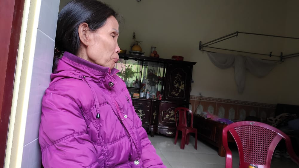 Nu sinh lop 10 bi ban trai bop co chet: Me nghi pham ngat len ngat xuong