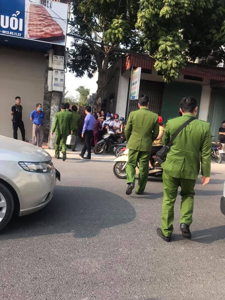 Cơ quan chức năng đã nhanh chóng đã tập trung lực lượng, có mặt tại hiện trường, thu thập chứng cứ điều tra để làm rõ vụ án trong thời gian sớm nhất. 