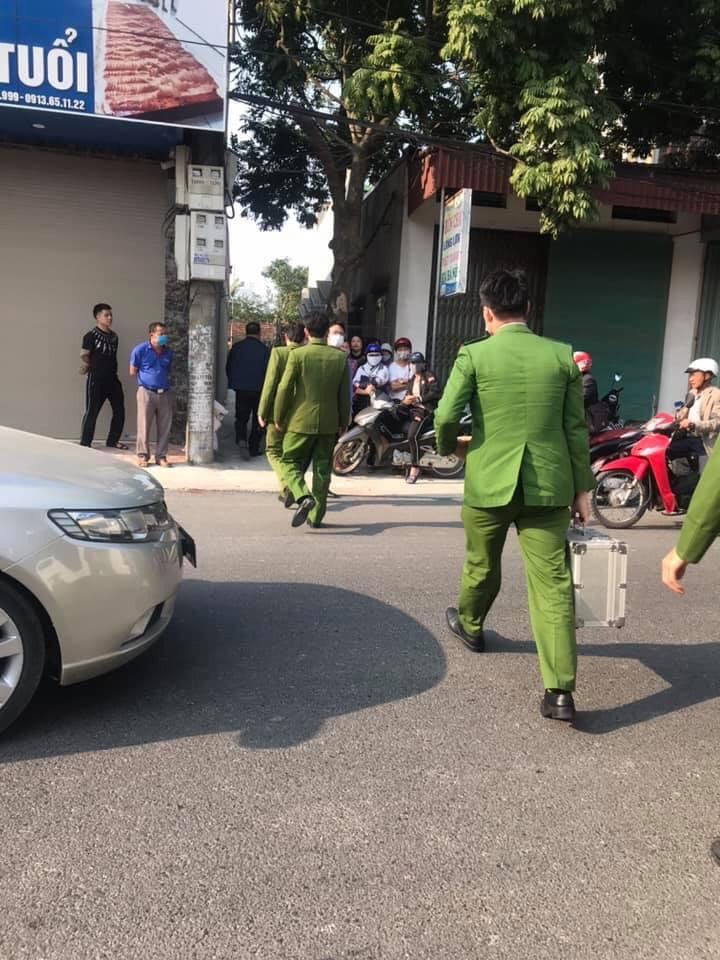 Trước đó, trưa 24/3, khu vực thôn 1 Mai Xá, thị trấn Vĩnh Trụ, huyện Lý Nhân có một nữ sinh lớp 10 tử vong bất thường.