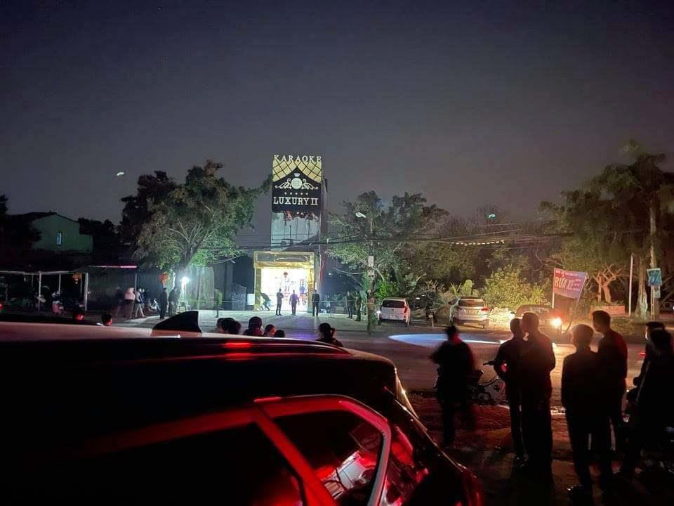 Rut dao giai quyet mau thuan trong quan karaoke, 3 nguoi chet