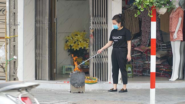 Vốn người Việt xưa gắn với nông nghiệp nên mưa thuận gió hòa là điều đặc biệt quan trọng, người Việt lại coi trọng cái ban đầu, quan niệm rằng "đầu xuôi đuôi lọt" nên thường nói "Lễ Phật quanh năm không bằng ngày Rằm tháng Giêng". 