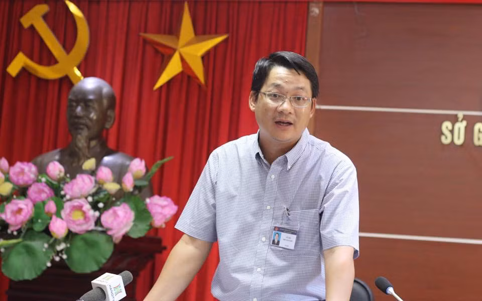  Tân Bí thư Quận ủy Bắc Từ Liêm Vũ Hà: Ông Vũ Hà sinh ngày 27/2/1977, quê quán tại Quỳnh Phụ, Thái Bình. Trình độ: Thạc sĩ Kỹ thuật xây dựng công trình giao thông; Kỹ sư xây dựng cầu đường; Cử nhân Kinh tế; Cử nhân Chính trị. Trình độ Lý luận Chính trị cao cấp. 