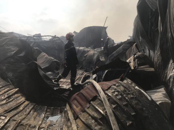  Cháy lớn thiêu rụi hàng chục ki ốt, phòng trọ và nhà dân: Khoảng 7h ngày 22/02, tại phường Thuận Giao, TP. Thuận An, tỉnh Bình Dương, người dân bất ngờ phát hiện khói lửa bùng phát phía sau một căn ki ốt. Ngọn lửa nhanh chóng lan sang 7 căn ki ốt khác và rất nhiều phòng trọ cùng một số nhà cấp 4. Thống kê sơ bộ cho thấy có ít nhất 10 ki ốt và phòng trọ cùng 3 căn nhà cấp 4, 2 xưởng sản xuất gồm nệm và phê liệu bị thiêu rụi. Đặc biệt, bàn ghế của cơ sở kinh doanh đồ gỗ.