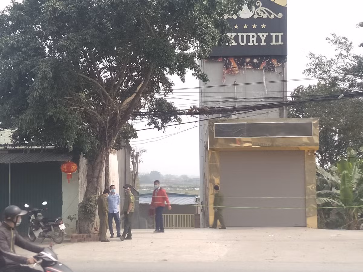 Ngay khi nhận được thông tin vụ án đặc biệt nghiêm trọng, Ban giám đốc Công an tỉnh Hòa Bình đã chỉ đạo Phòng Cảnh sát hình sự, Công an huyện Lương Sơn phối hợp với các đơn vị chức năng tổ chức khám nghiệm hiện trường, khám nghiệm tử thi, điều tra và xác minh theo quy định của pháp luật. 