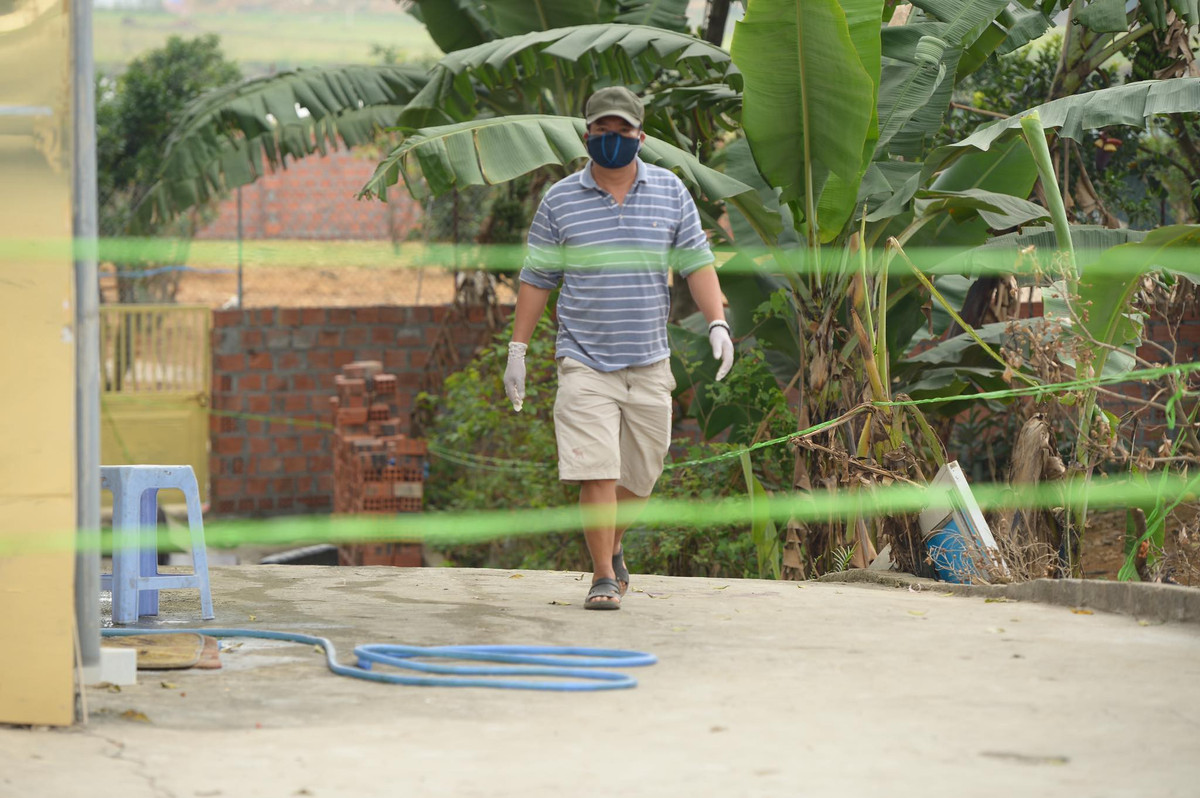 5 người bị thương gồm: Nguyễn Công Dũng (SN 1979), trú tại Chương Mỹ, Hà Nội; Bùi Thị Trà My (SN 2000), trú tại huyện Đồng Hỷ (Thái Nguyên); Đỗ Khánh Linh (SN 1998), trú tại huyện Lý Nhân (Hà Nam); Trần Văn Điệp (SN 1986), trú tại huyện Chương Mỹ (Hà Nội); Đỗ Tiến Đạt (SN 1987), trú tại thị trấn Xuân Mai, huyện Chương Mỹ (Hà Nội). Các nạn nhân bị thương nặng, trong đó có Dũng đang được cấp cứu tại Bệnh viện 103 (Hà Nội). 