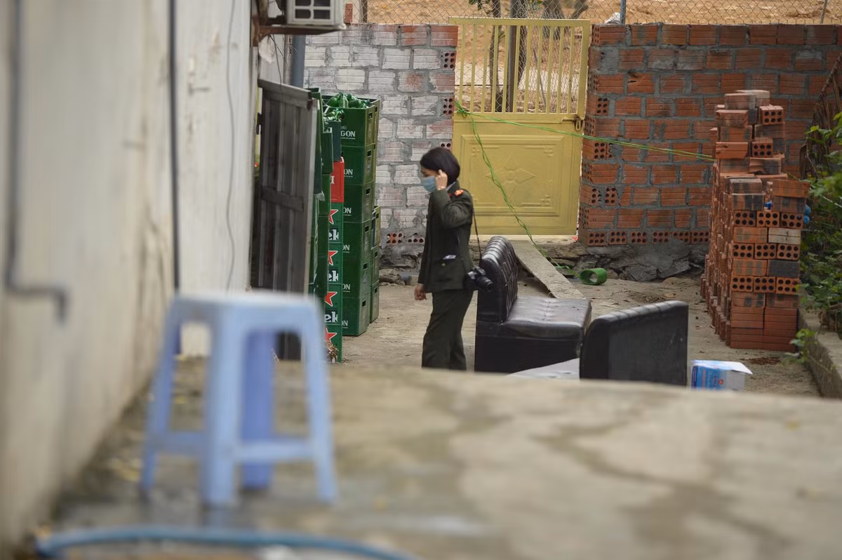 3 nạn nhân tử vong, gồm: Trần Văn Sơn (SN 1988), trú tại xã Đông Yên, huyện Quốc Oai, Hà Nội; Nguyễn Thị Bạch Linh (SN 1990), trú tại Phúc La, quận Hà Đông (Hà Nội) và Cao Thu Nga (SN 1993), trú tại Sơn Đông, thị xã Sơn Tây (Hà Nội).