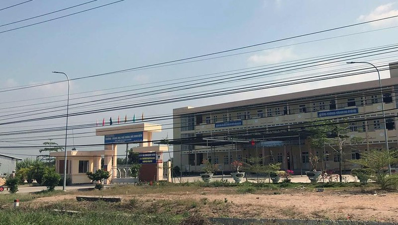  Ba học sinh bị nhóm thanh niên vào trường lôi ra ngoài đánh: Sự việc xảy ra tại trường THPT Đốc Binh Kiều và THPT Tháp Mười (huyện Tháp Mười) chiều 22/2 làm 3 học sinh bị thương. Nam sinh bị đánh là N.H.B và Đ.M.T (cùng học sinh lớp 12 trường THPT Đốc Binh Kiều) và em L.V.K học sinh lớp 11. Theo T., nhóm thanh niên hành hung ở xã Đốc Binh Kiều có mâu thuẫn với một nhóm khác ở thị trấn Mỹ An mà T. và B. có qua lại. Do đó, nhóm này đánh cả hai nhằm "dằn mặt" nhóm thị trấn Mỹ An. 