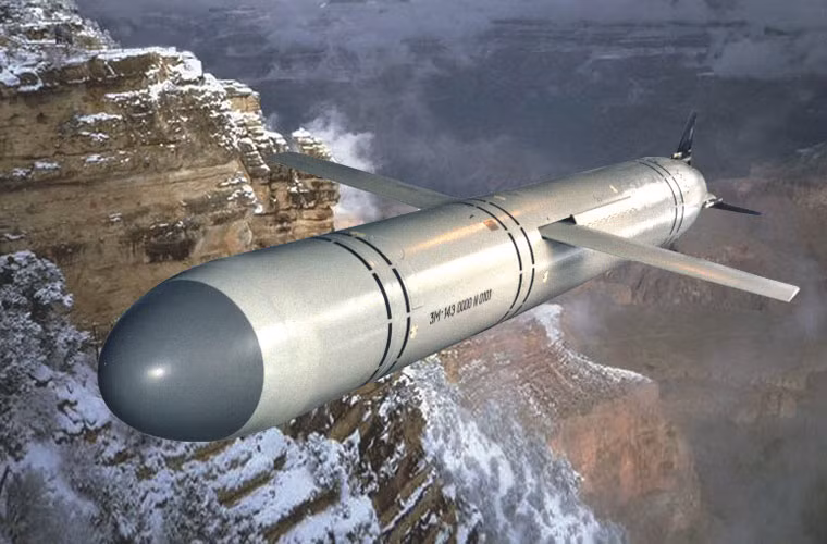 Tên lửa được phóng ở trạng thái thẳng đứng với sự trợ giúp của động cơ tăng cường nhiên liệu rắn. Ở trạng thái ổn định, động cơ tuốc bin phản lực cánh quạt đẩy sẽ đưa 3M-14T vượt 1.500-2.500km tới mục tiêu với tốc độ bay cận âm.