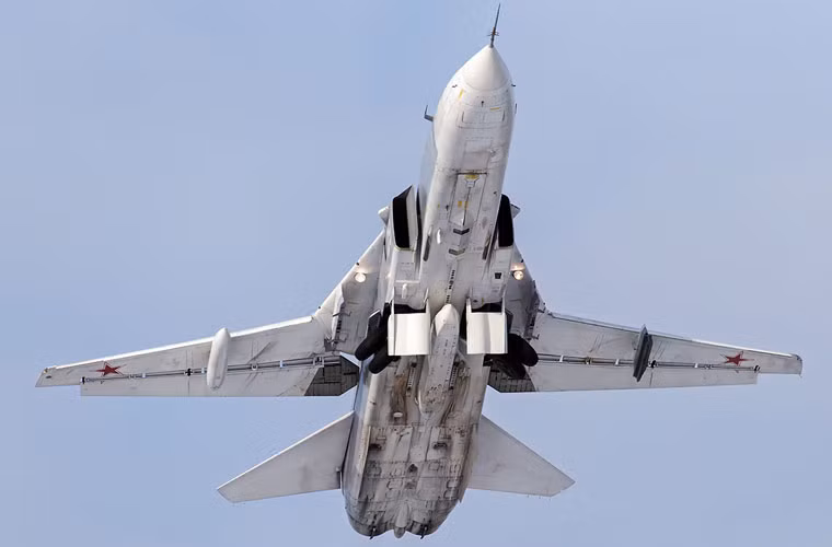 Su-24M2 có khả năng tấn công tầm thấp với tốc độ bay cực cao, mang được đến 8 tấn vũ khí các loại gồm tên lửa, bom không đối đất dẫn đường chính xác cao.