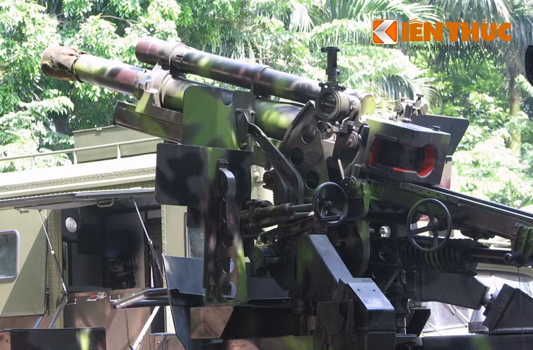 Pháo tự hành PTH 105-M1. Đây là một trong những sản phẩm đã đượ các nhà khoa học quân sự Việt Nam nghiên cứu và thủ nghiệm thành công, nâng cao hiệu suất chiến đấu của pháo 105 trong tác chiến.