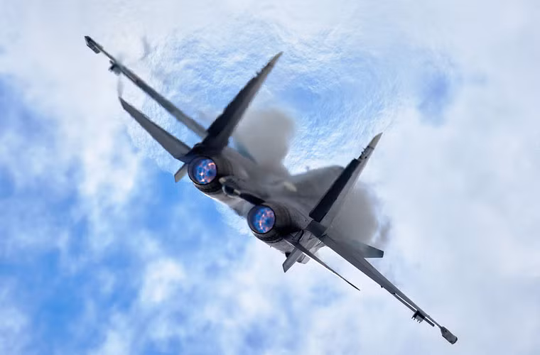 Tầm bay không cần tiếp nhiên liệu của Su-30SM đạt tới 3.000km, tốc độ bay siêu âm Mach 2.