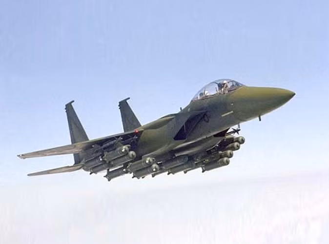 Động tác này được gọi là leo cao không giới hạn, giúp phi cơ đạt độ cao hành trình không lâu sau khi rời đường băng và nhường không phận cho các máy bay khác cất hạ cánh.